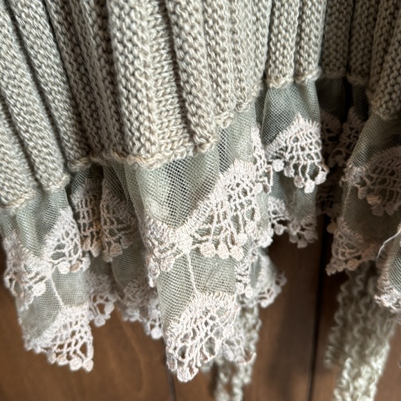 Long length sweater with multiple details tan size medium - Picture 4 of 8